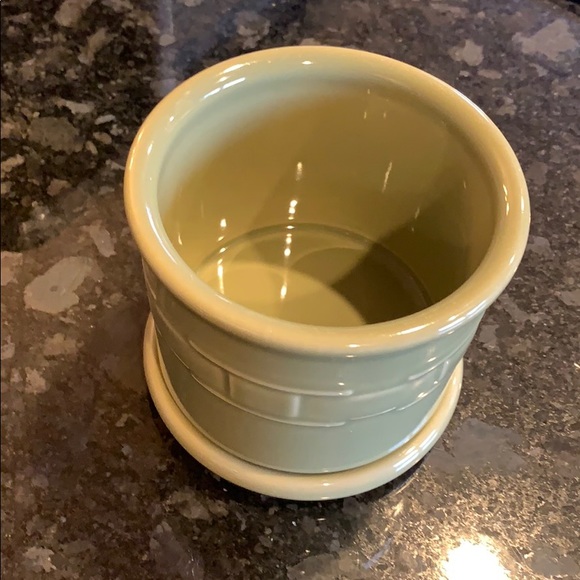 Longaberger Pottery sage green crock and lid set - Picture 8 of 8
